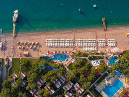 PIRATES BEACH CLUB