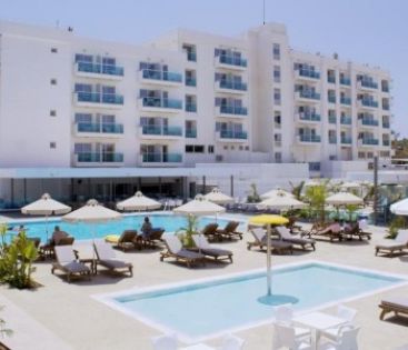 KAPETANIOS BAY HOTEL